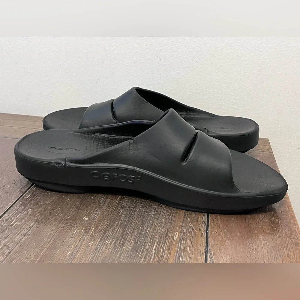 OOFOS Sandals Slides Mens size 10 Women’s size 12